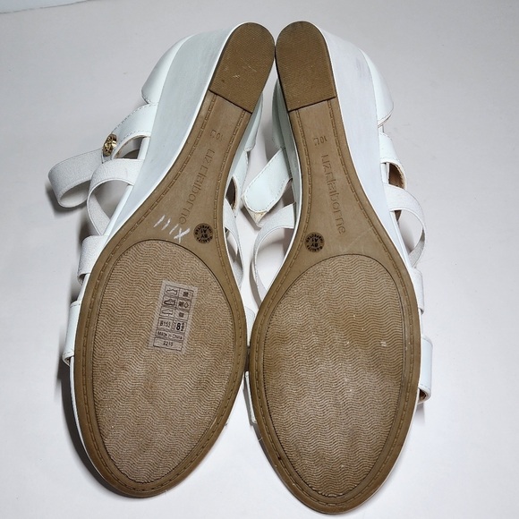 Liz Claiborne White Wedge Sandals/ 1OM - Picture 10 of 12